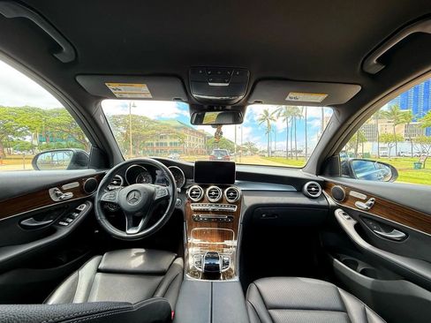 Used 2019 Mercedes-Benz GLC 300 4MATIC image 10