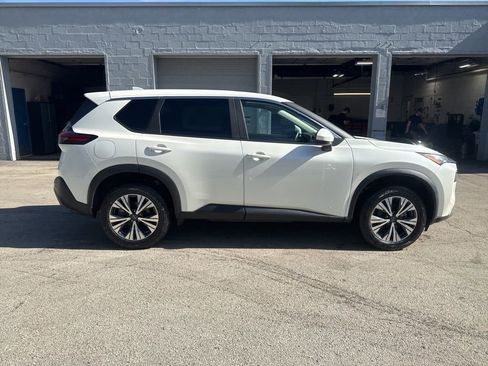 Used 2023 Nissan Rogue SV AWD/4WD image 2