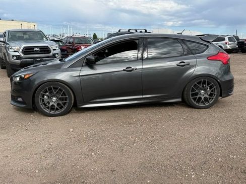 Used 2018 Ford Focus ST w/ Equipment Group 401A FWD image 2