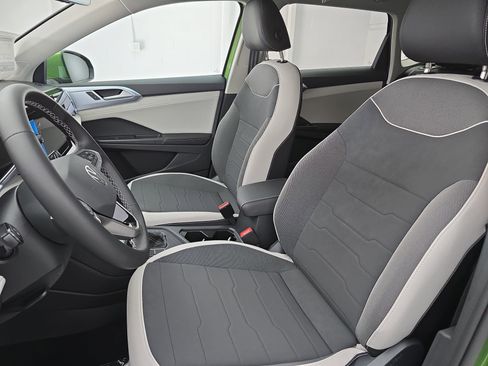 New 2026 Volkswagen Taos SE FWD image 14