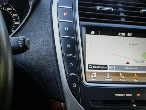 Used 2016 Lincoln MKX Reserve w/ Luxury Package image 26