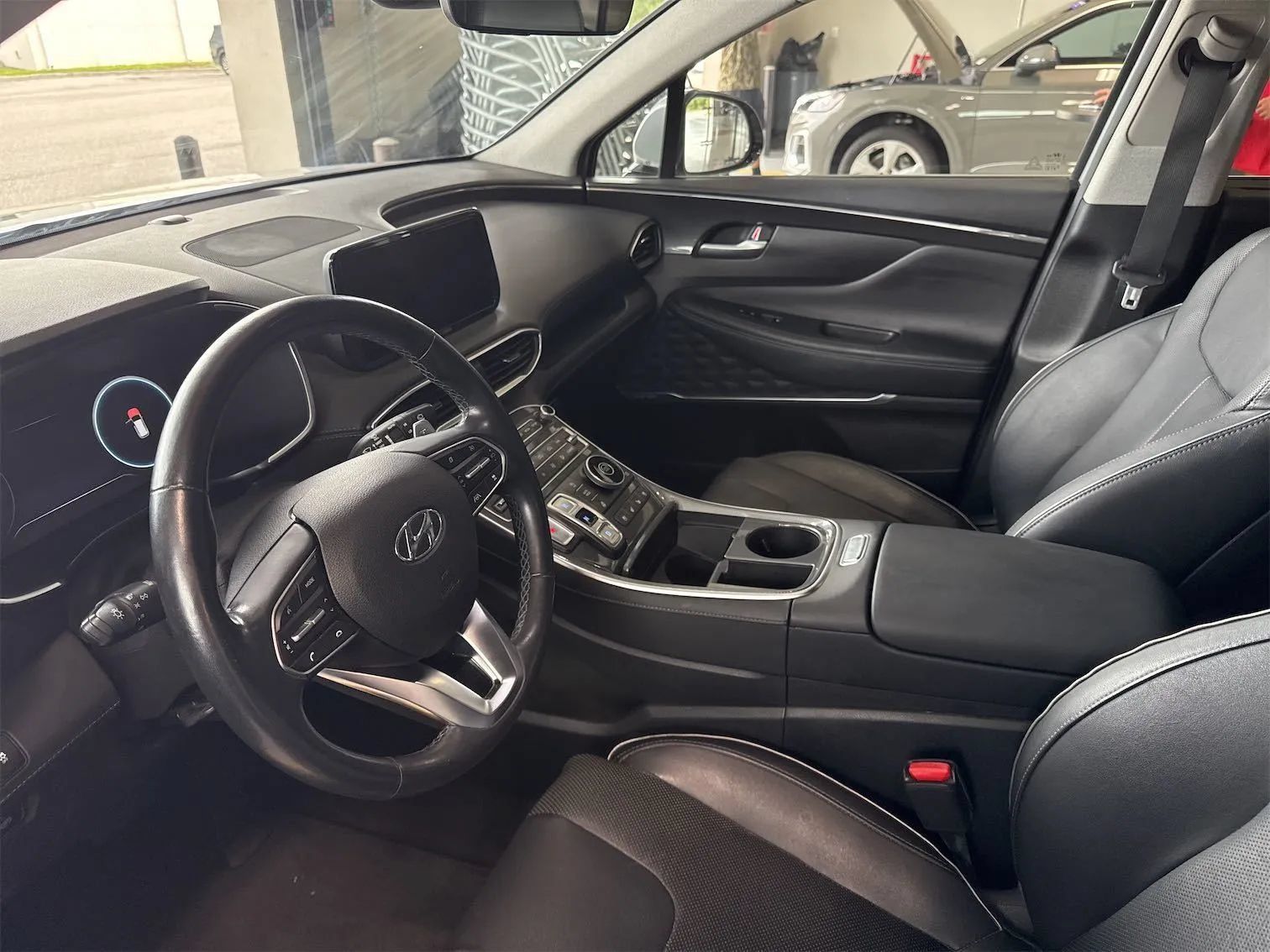 Used 2022 Hyundai Santa Fe Limited w/ Cargo Package FWD image 5