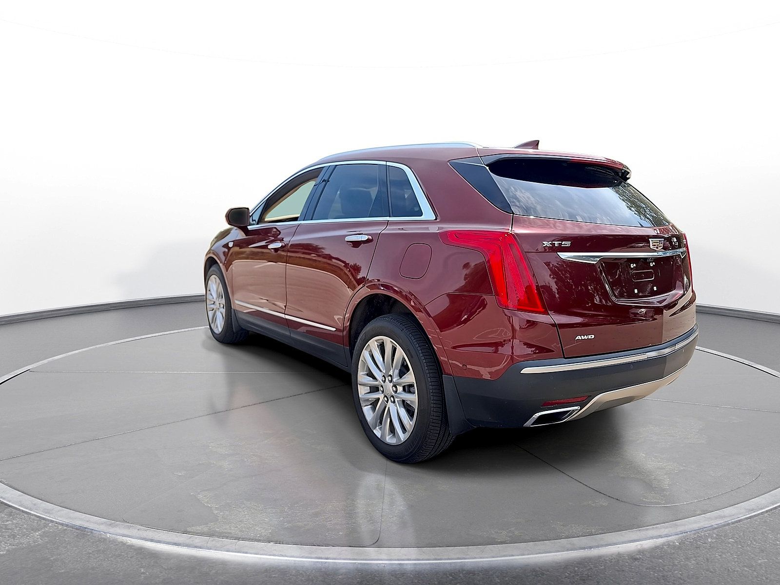 Used 2017 Cadillac XT5 Platinum w/ Driver Assist Package AWD/4WD image 6