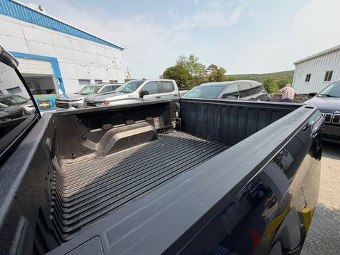 Used 2023 Chevrolet Silverado 1500 LT AWD/4WD image 11