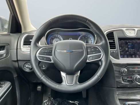 Used 2022 Chrysler 300 Touring RWD image 11