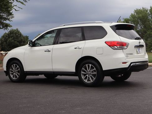 Used 2016 Nissan Pathfinder SV AWD/4WD image 7