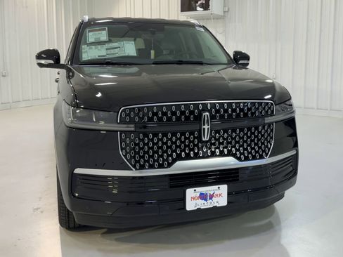 New 2026 Lincoln Navigator L Premier AWD/4WD image 4