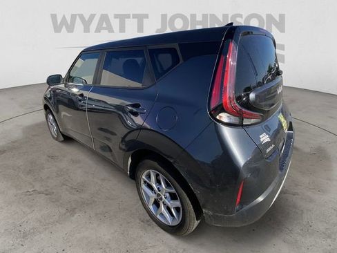 Used 2023 Kia Soul LX w/ LX Technology Package FWD image 6