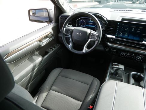 Used 2023 Chevrolet Silverado 1500 LT Trail Boss w/ Convenience Package II image 9