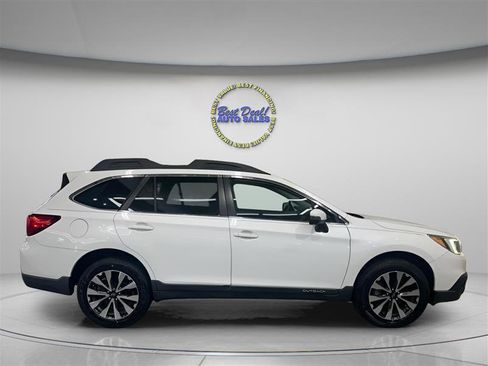 Used 2016 Subaru Outback 3.6R Limited AWD/4WD image 6