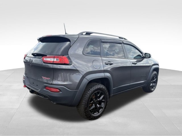 Used 2018 Jeep Cherokee Trailhawk w/ Cold Weather Group AWD/4WD image 16