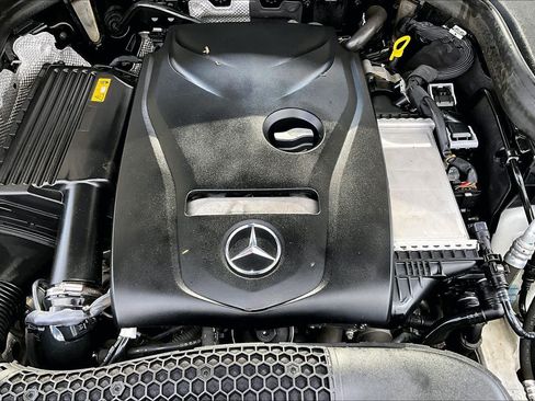 Used 2018 Mercedes-Benz GLC 300 4MATIC image 32