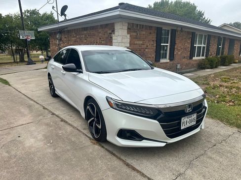 Used 2021 Honda Accord Sport image 2