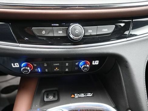Used 2019 Buick Enclave Avenir w/ Avenir Technology Package AWD/4WD image 17
