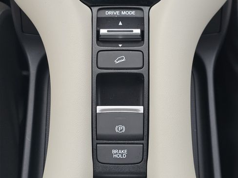 Used 2024 Honda HR-V LX image 27