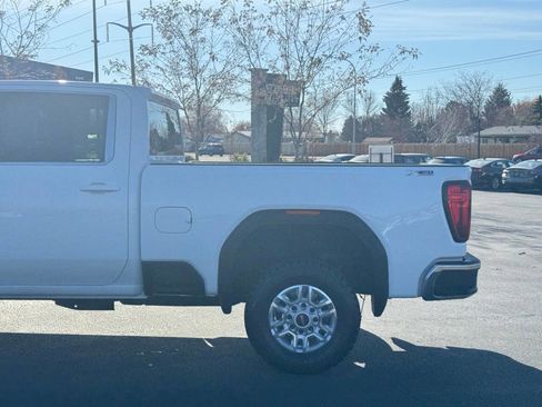 Used 2022 GMC Sierra 2500 SLE w/ SLE Convenience Package image 9