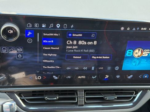 Used 2025 Chevrolet Equinox EV RS FWD image 17