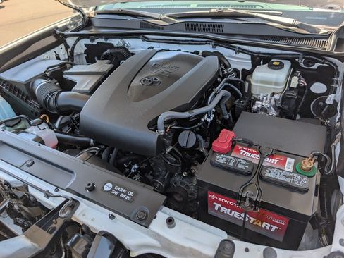 Used 2019 Toyota Tacoma TRD Off-Road w/ Technology Package AWD/4WD image 20