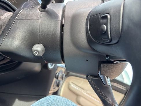 Used 2017 Chrysler 300 C image 19