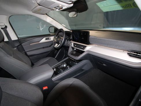 Used 2025 Ford Explorer Active image 23