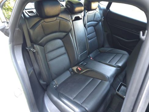 Used 2023 Porsche Taycan image 17