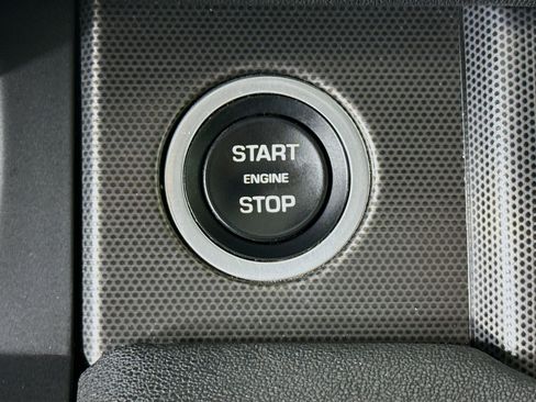 Used 2019 Land Rover Range Rover Evoque SE image 21