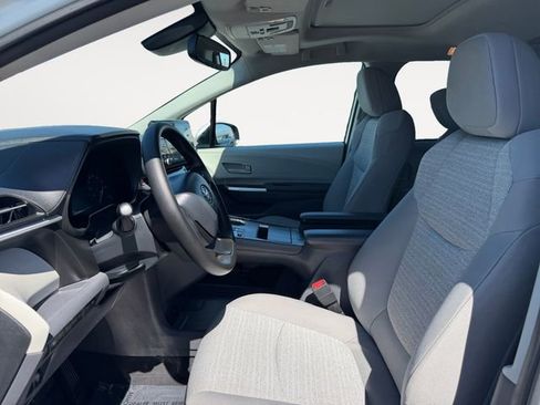 Certified 2022 Toyota Sienna LE w/ LE Plus Package AWD/4WD image 9