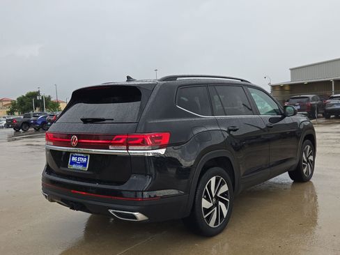 Used 2024 Volkswagen Atlas SE FWD image 3
