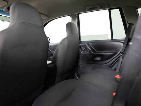 Used 2004 Jeep Grand Cherokee Laredo w/ Convenience Group AWD/4WD image 18
