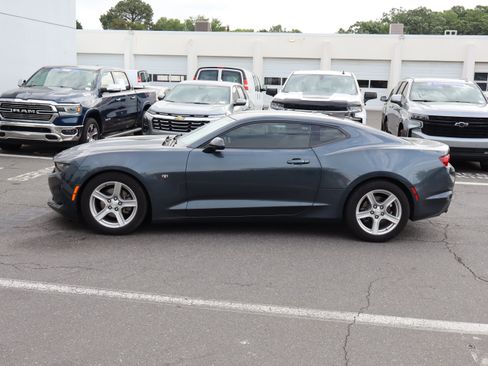 Used 2022 Chevrolet Camaro LT w/ Technology Package RWD image 7