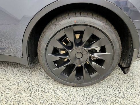 Used 2023 Tesla Model Y Long Range AWD/4WD image 9