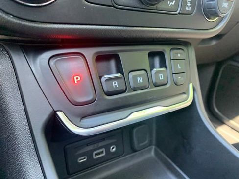 Used 2021 GMC Terrain SLE w/ Driver Convenience Package FWD image 23