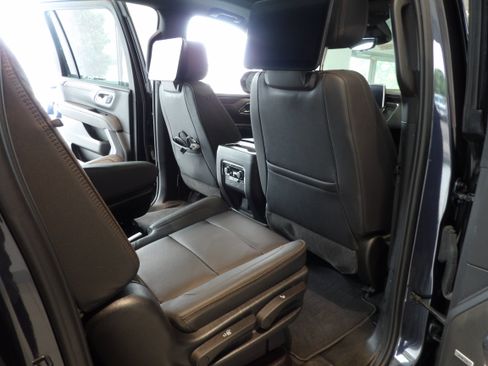 Used 2023 Chevrolet Suburban High Country AWD/4WD image 28