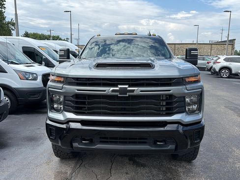 Used 2024 Chevrolet Silverado 2500 Custom w/ Custom Value Package AWD/4WD image 2