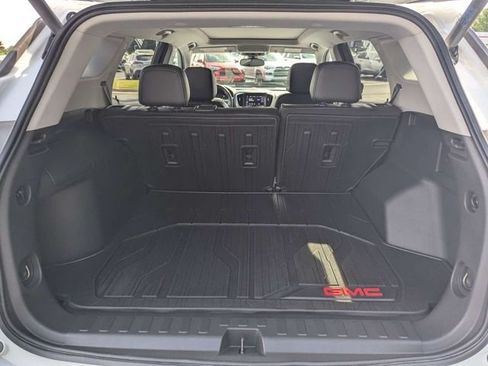 Used 2024 GMC Terrain SLT w/ Infotainment Package II FWD image 11