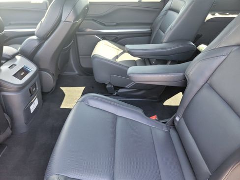 New 2025 Lincoln Navigator L Reserve w/ Jet Appearance Package image 9