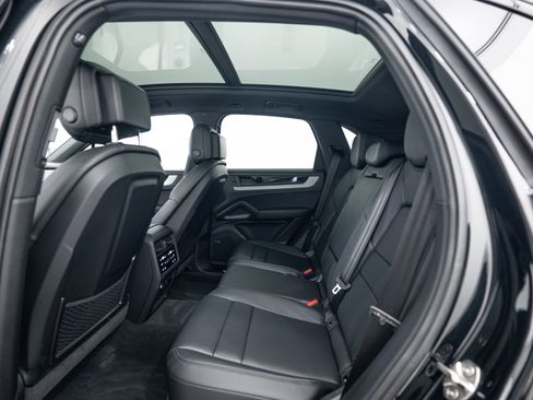 Certified 2026 Porsche Cayenne AWD/4WD image 23