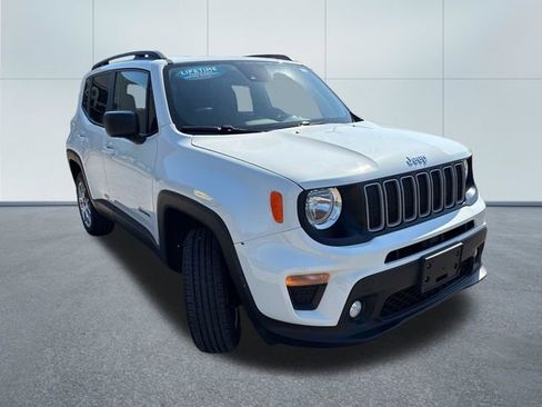 Used 2022 Jeep Renegade Latitude w/ Convenience Group AWD/4WD image 5