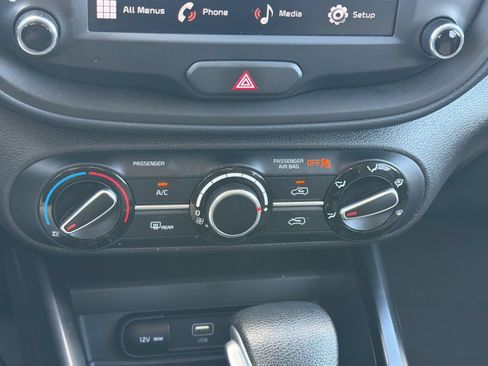 Used 2025 Kia Soul LX w/ LX Technology Package FWD image 19