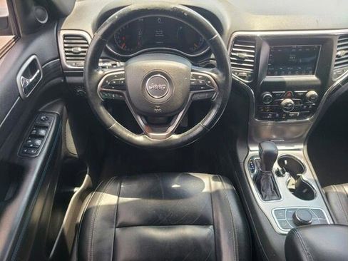 Used 2019 Jeep Grand Cherokee Laredo image 6