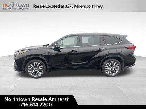 Used 2021 Toyota Highlander Platinum AWD/4WD image 2