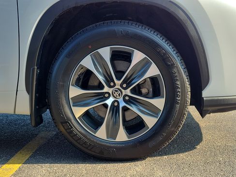 Used 2026 Toyota Highlander XLE AWD/4WD image 5
