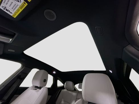 Used 2024 Jaguar E-PACE R-Dynamic SE image 41