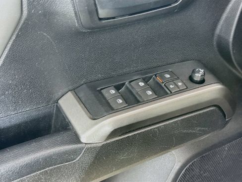 Used 2021 Toyota Tacoma SR5 w/ SR5 Appearance Package (SM) RWD image 18