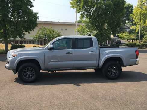 Used 2021 Toyota Tacoma SR5 AWD/4WD image 3