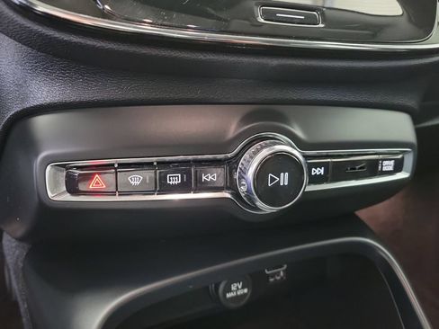 Used 2021 Volvo XC40 T5 Momentum AWD/4WD image 29