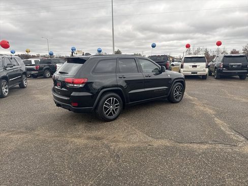 Used 2017 Jeep Grand Cherokee Trailhawk AWD/4WD image 3