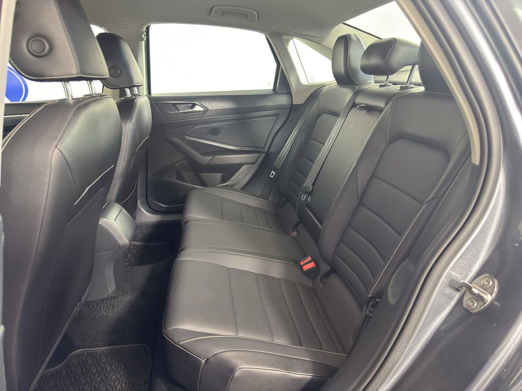 Used 2022 Volkswagen Jetta SE FWD image 32