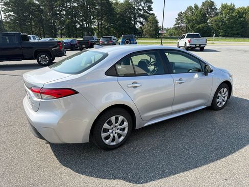 Used 2025 Toyota Corolla LE FWD image 10