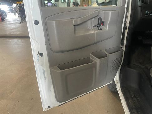 Used 2018 Chevrolet Express 3500 w/ Driver Convenience Package RWD image 24